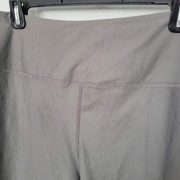 Zyia Active Women's 14-16 Grey Cropped Workout Leggings Athletic Running Gym - Picture 2 of 6